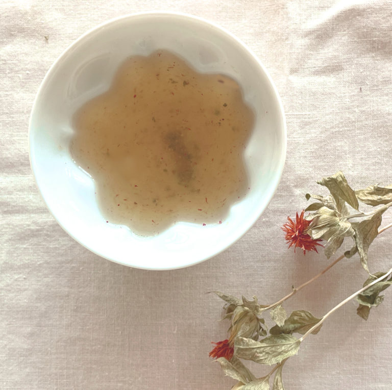 紅花入り梅こんぶ茶-参考写真