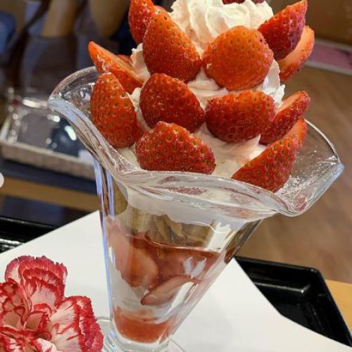プレミアムいちごパフェ